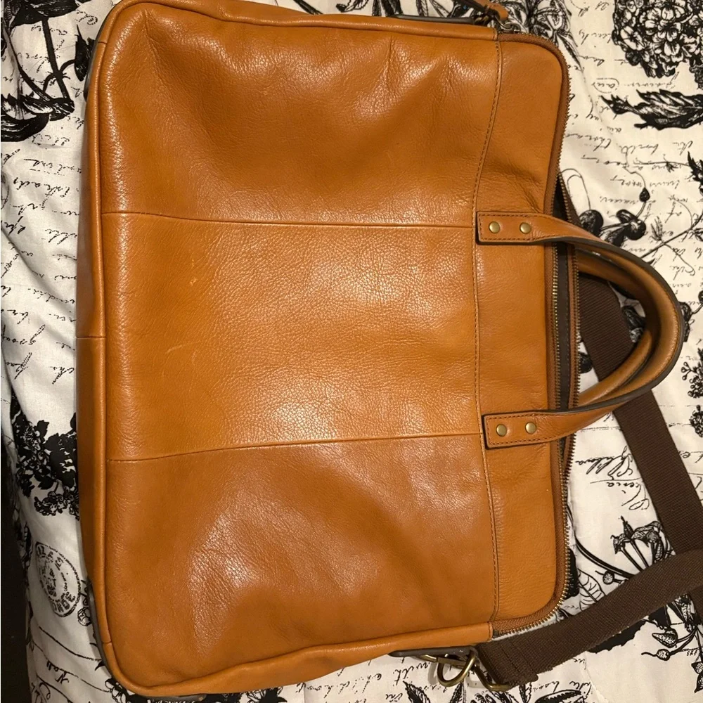Men's Leather Briefcase in Tan with Detachable Shoulder Strap